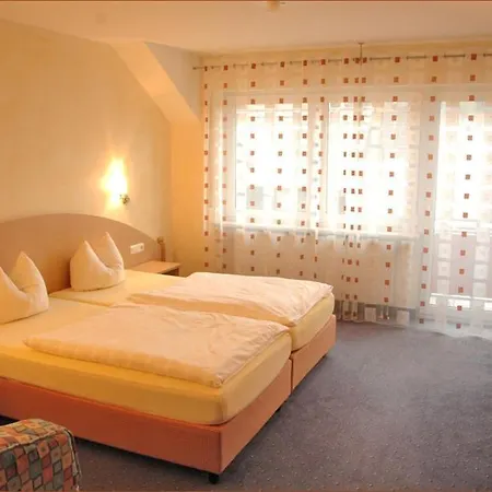 Gasthaus Gruner Baum בית הארחה 3*